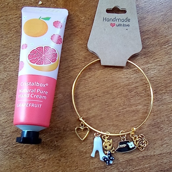 NWT! Braclet get while there hot! With lotion - Picture 1 of 1